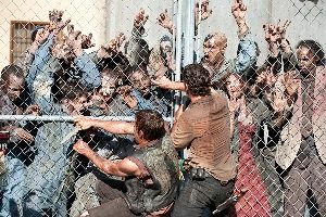 the-walking-dead-zombie-mob_zps15cd5d79.jpg~original