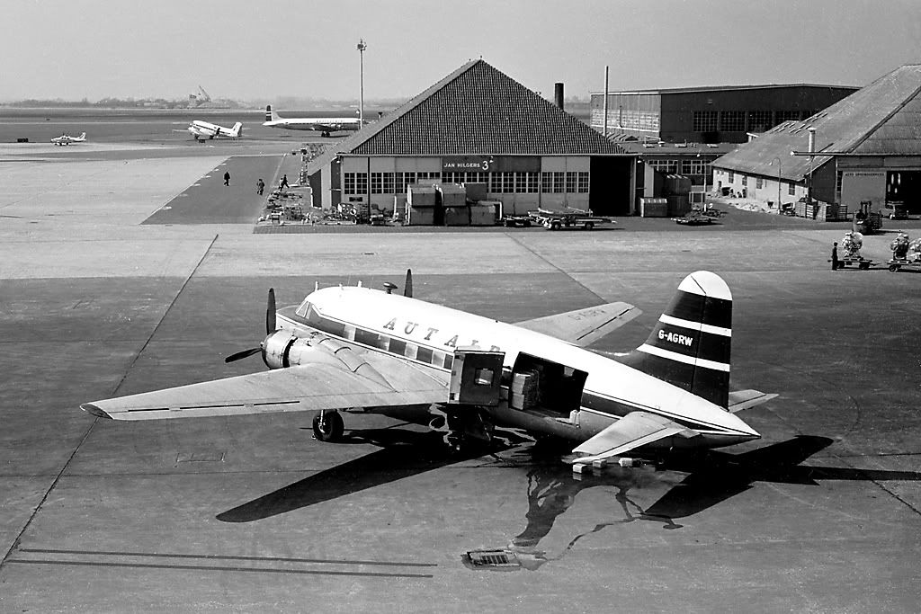 http://i205.photobucket.com/albums/bb167/Jur_photo/Schiphol_1966_0030.jpg