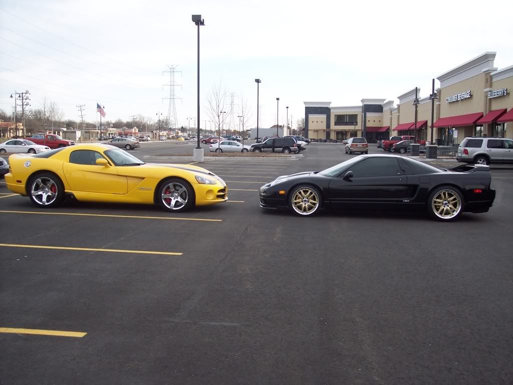 Yellow viper with black racing