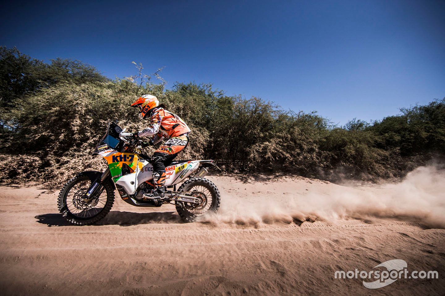 dakar-dakar-2017-19-ktm-racing-team-laia-sanz_zpsvbvonxhv.jpg